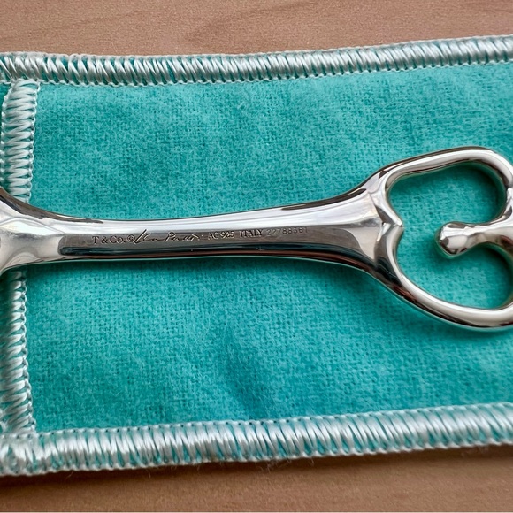 Tiffany & Co Baby Silver Spoon with Apple shape handle in original box and pouch - Picture 8 of 15